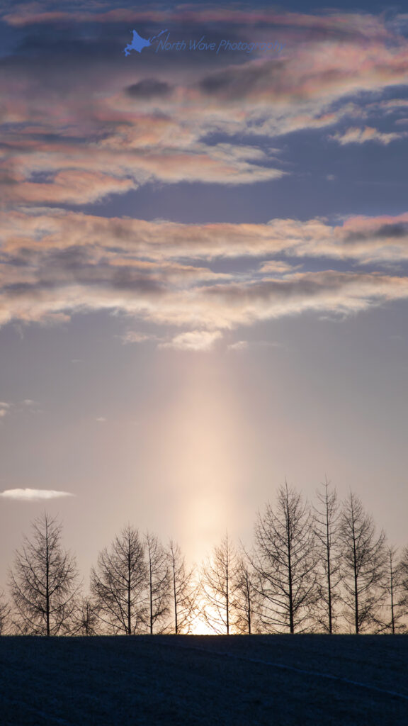 sun-pillar-and-iridescence-clouds-for-iphone8-wallpaper