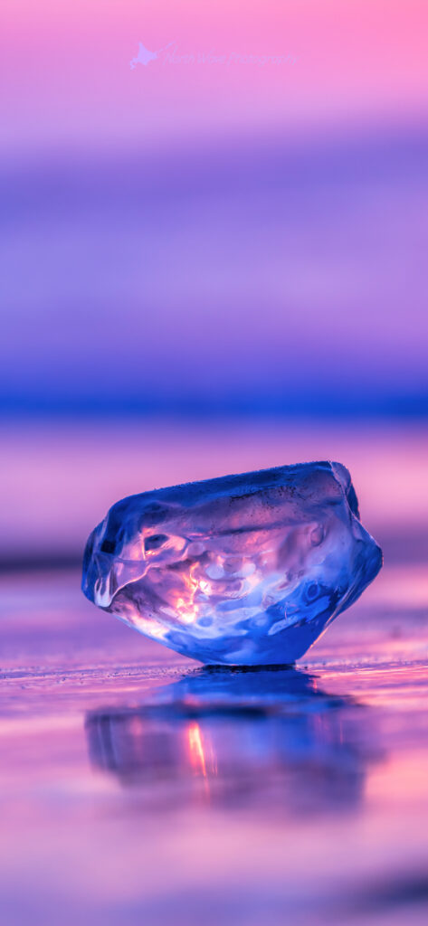 jewelry-ice-on-the-beach-for-iphone13-wallpaper