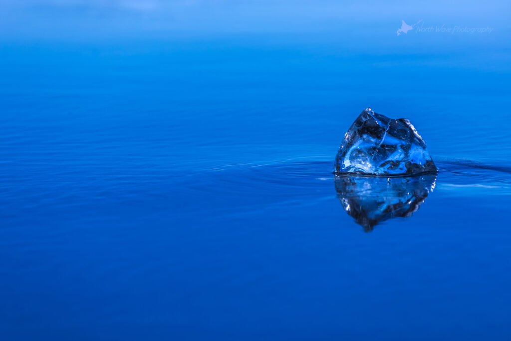 Jewelry-ice-in-the-blue-sky-for-surfaceprox-wallpaper