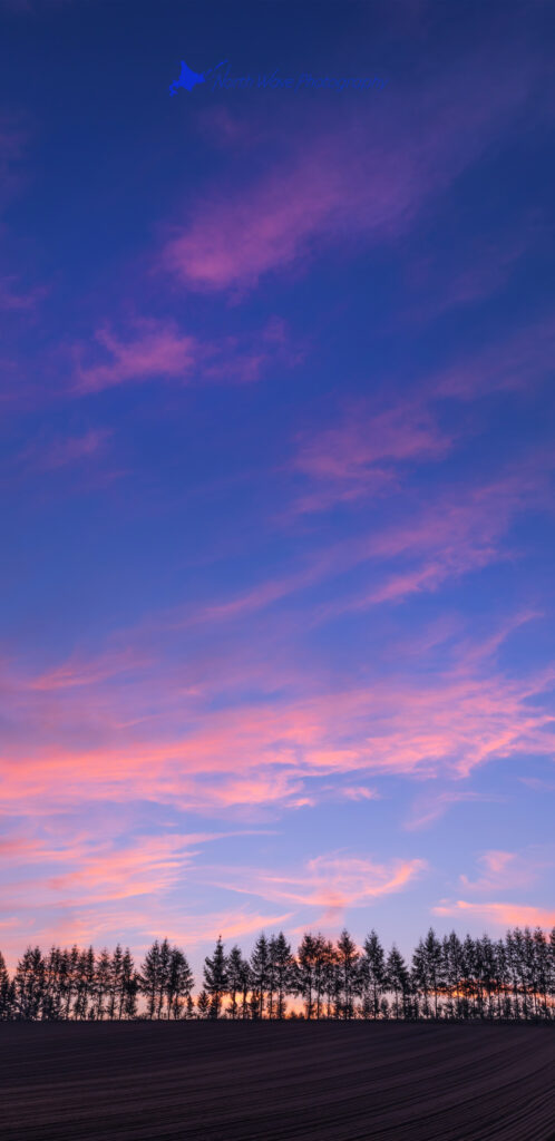 Early-autumn-sky-with-a-morning-glow-for-galaxy-wallpaper